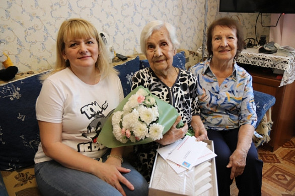 Ивановка Ангелина Алексеевна Быкова принимает поздравления со 100-летним юбилеем
